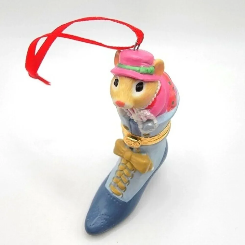 Hallmark 2002 Mouse in a Shoe Trinket Box Christmas Ornament‎